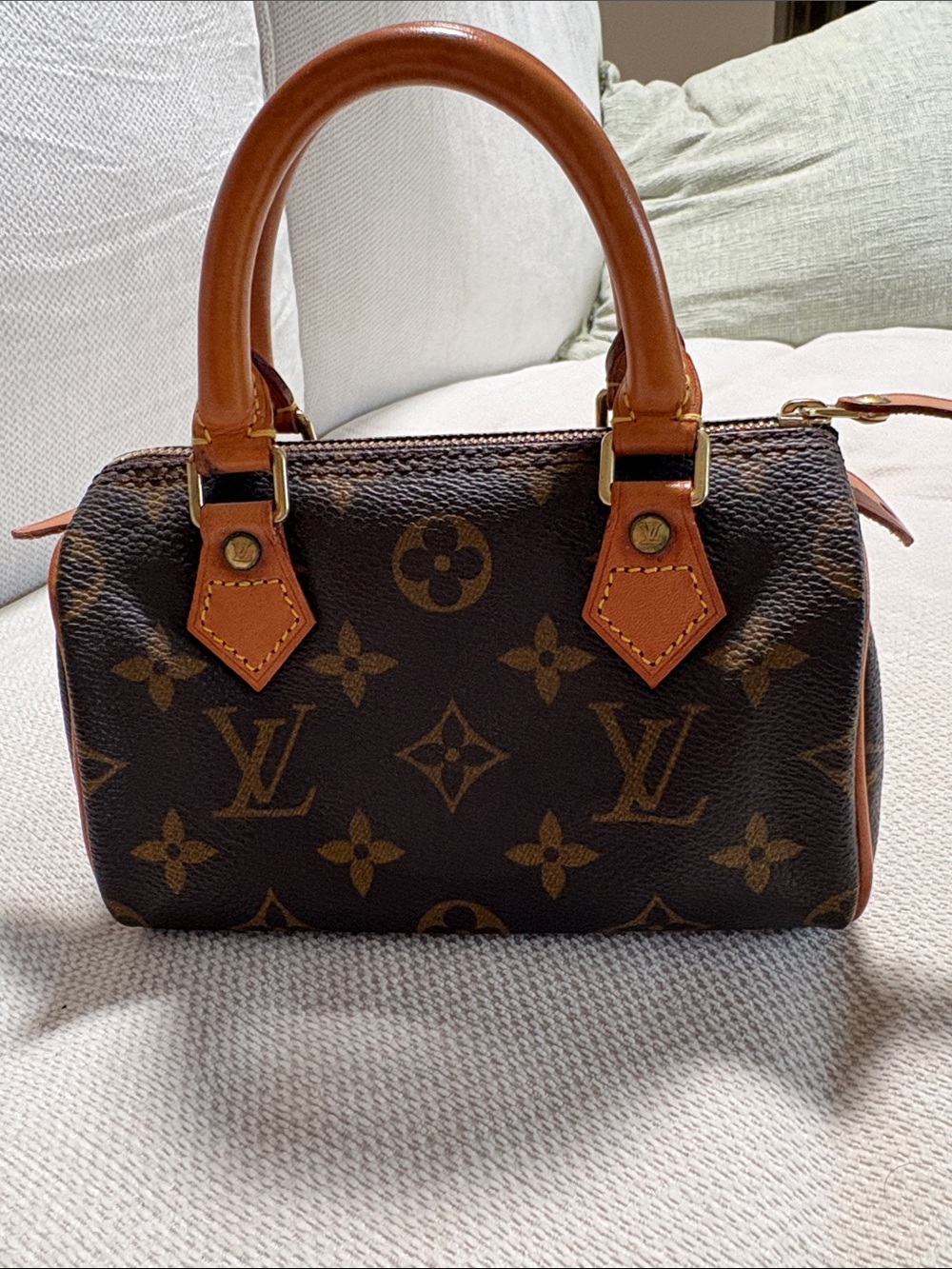 Authentic Louis Vuitton Mini Speedy
This is the mini, not the nano. 🤗
No strap - Picture 13 of 13